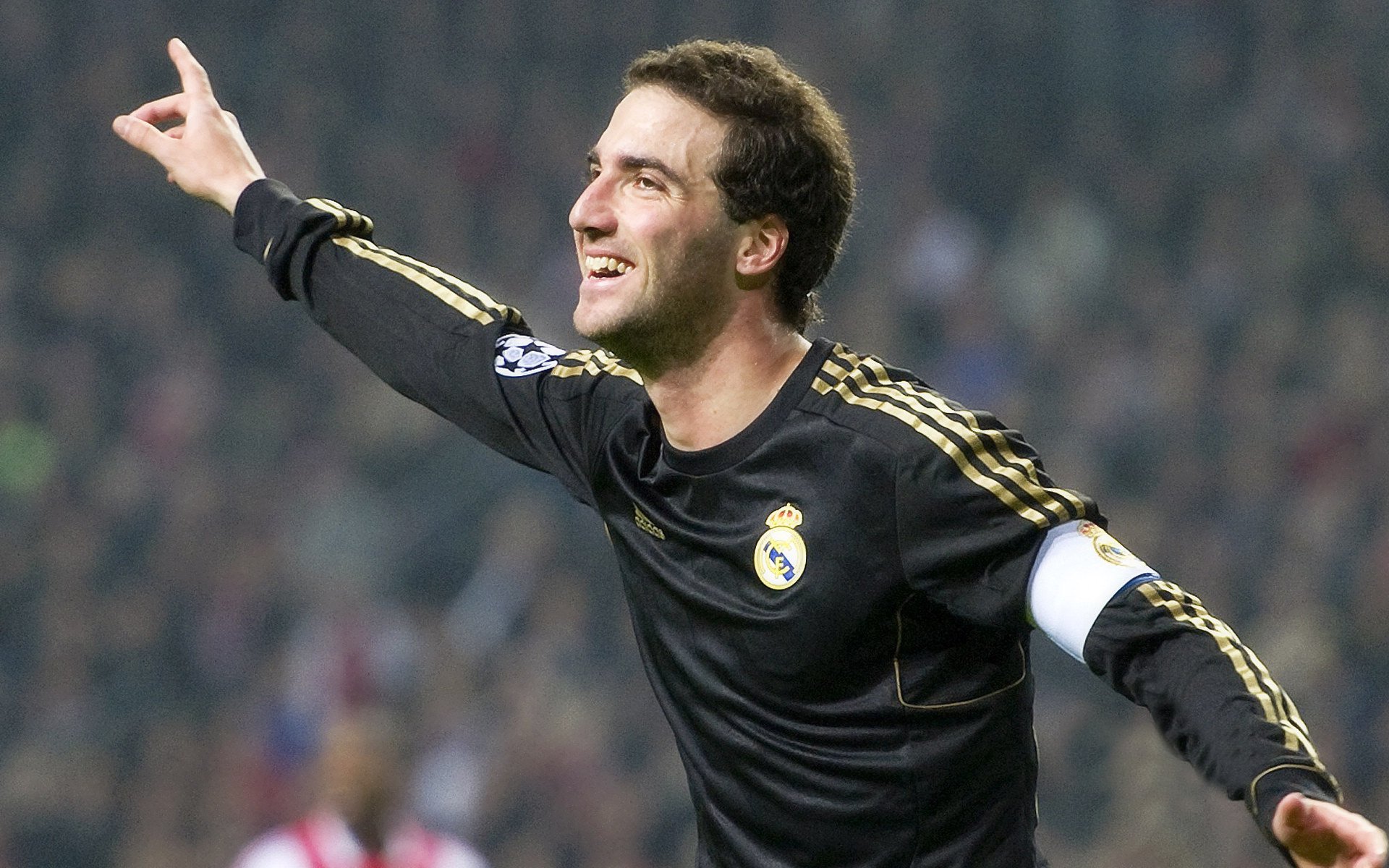 绿茵场上的魔术，当德甲争冠战遇见篮网的启示