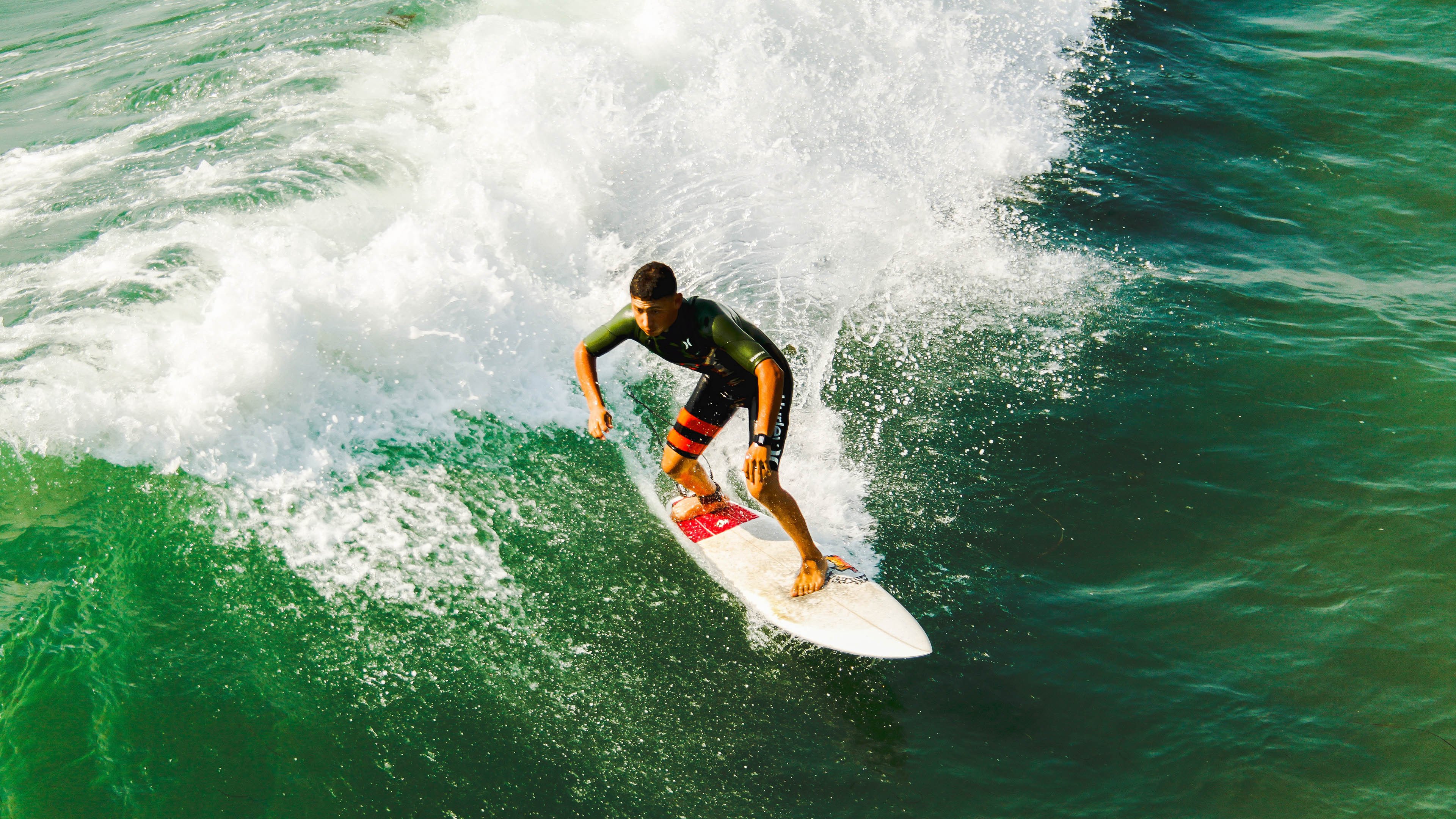 绿茵场外的德比，当西甲焦点战遇上澳式足球的苏格兰远征